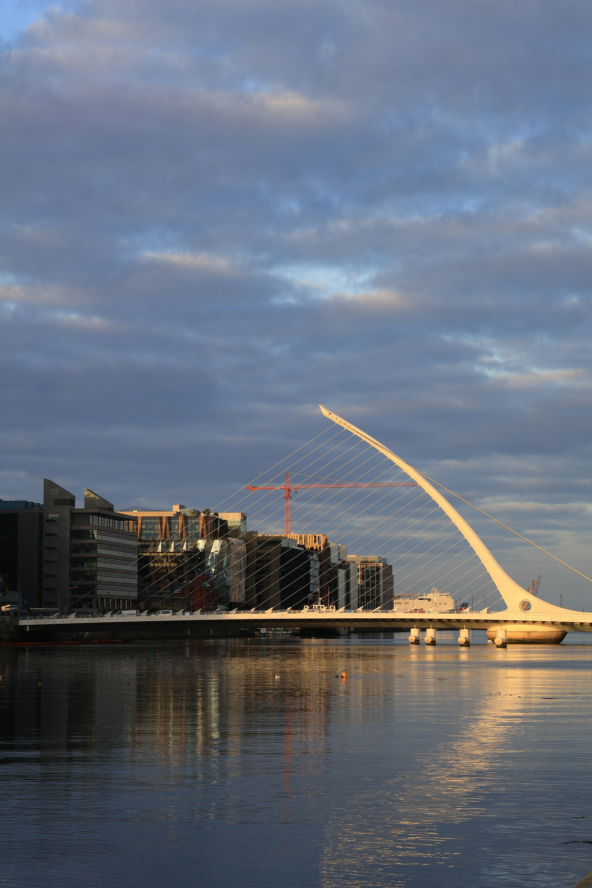 Most Samuel Beckett u večernjem svjetlu, Dublin